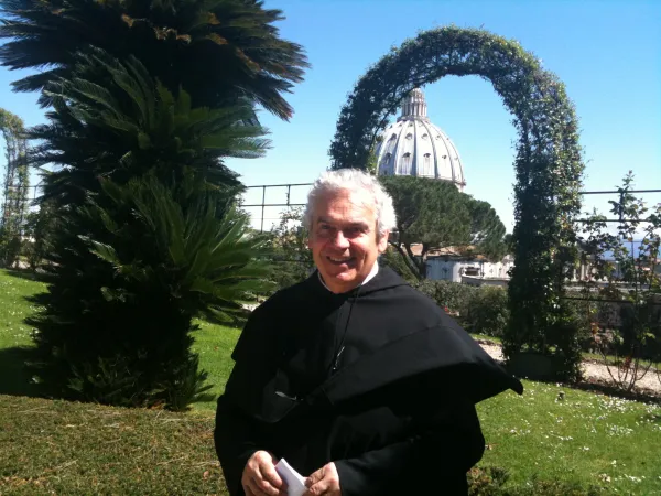 Padre Ermes Ronchi | Padre Ermes Ronchi durante una predicazione tv nei Giardini Vaticani | da 