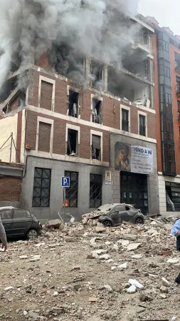 Deflagrazione a Madrid | La deflagrazione a Madrid ai locali della parrocchia della Paloma | Twitter @Jnxx251