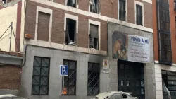 La deflagrazione a Madrid ai locali della parrocchia della Paloma / Twitter @Jnxx251