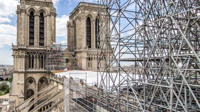 Notre Dame | Notre Dame de Paris, le impalcature per la ristrutturazione del tetto | da Twitter