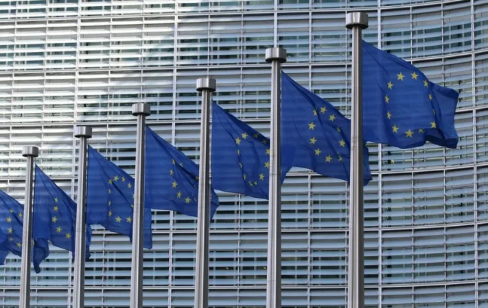 Bandiere UE | Le bandiere dell'Unione Europea davanti alla Commissione Europea | PD