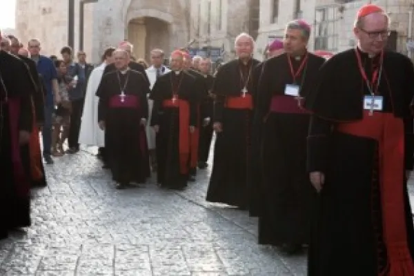 I vescovi europei in processione per le strade di Gerusalemme durante l'Assemblea Plenaria del CCEE del 2015 / Patriarcato Latino di Gerusalemme