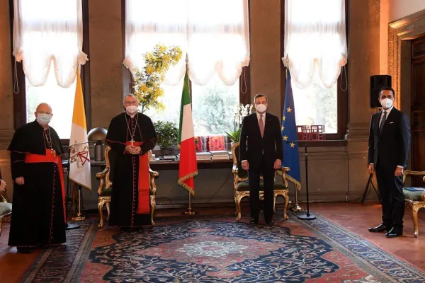 Il premier Mario Draghi e i Cardinali Parolin e Bassetti al bilaterale Italia - Santa Sede lo scorso 2 marzo / Twitter