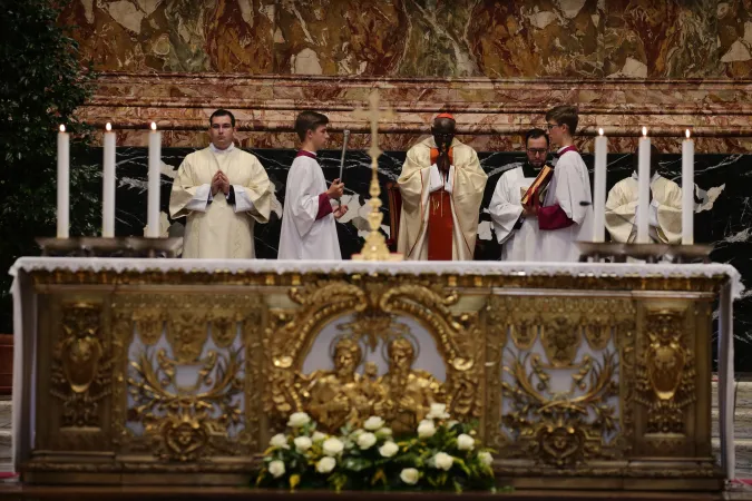 Cardinale Robert Sarah | Il Cardinale Sarah mentre celebra la Messa per i 50 anni di sacerdozio, Basilica di San Pietro, 28 settembre 2019 | Evandro Inetti / ACI Group