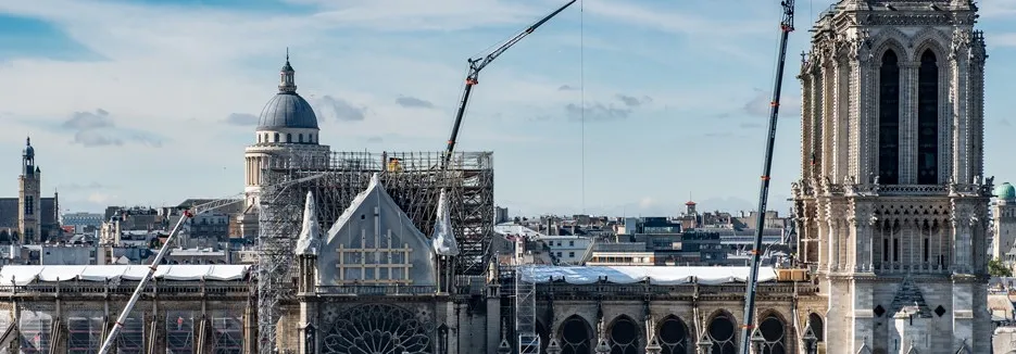 I lavori alla Basilica di Notre Dame a Parigi | Twitter
