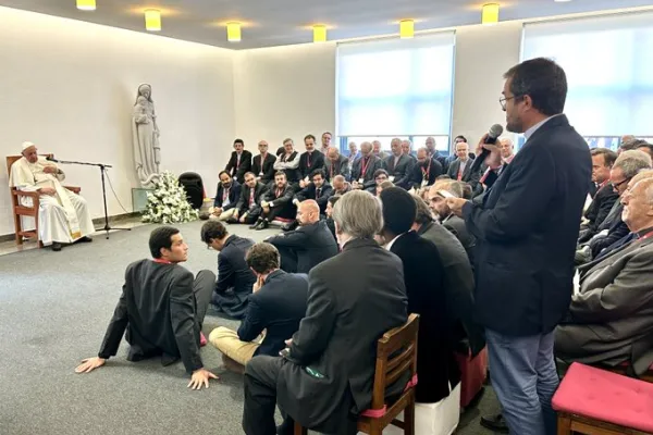 Un momento dell'incontro di Papa Francesco con i gesuiti della Provincia del Portogallo, Lisbona, 5 agosto 2023 / Twitter di Antonio Spadaro