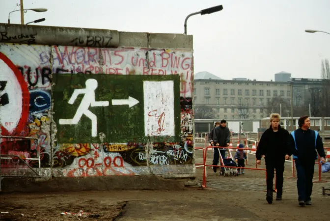 Caduta del muro di Berlino | Il Muro di Berlino poco dopo la sua caduta, 9 novembre 1989 | Wikimedia Commons