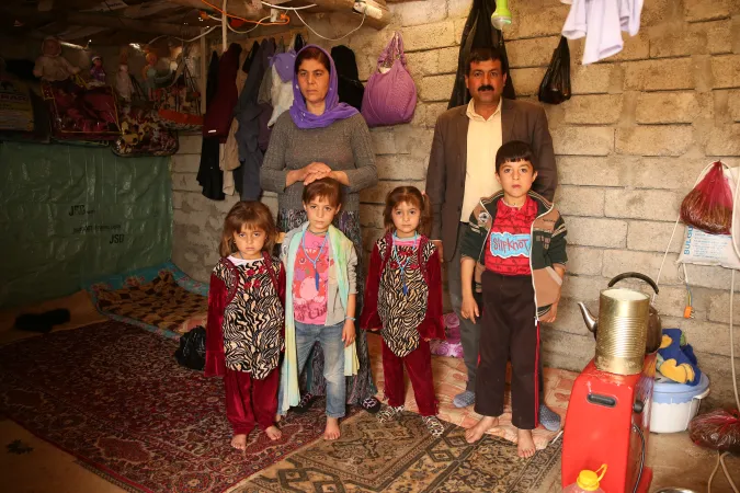 Una famiglia di profughi nello Shari'a refugee camp a Duhok, Iraq | Daniel Ibanez / ACI Group