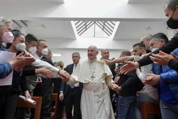 Papa Francesco nel 2022 nel carcere di Civitavecchia / Vatican Media / ACI Group