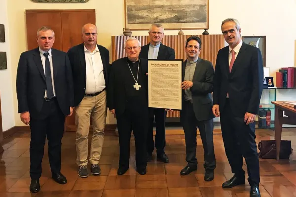 Festival Biblico, il Cardinale Bassetti riceve la Dichiarazione di Padova  / Diocesi di Padova