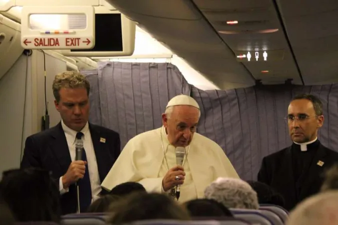 Il Papa in aereo  |  | Aci Group