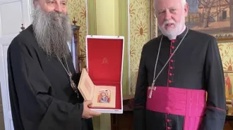 Diplomazia pontificia, Gallagher in Serbia, il filo con la Russia, l’invito in Bahrein