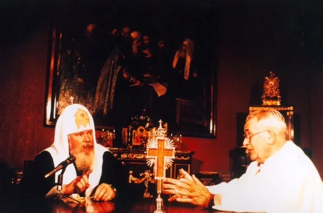 Il fondatore di ACS con il Patriarca Alessio nel 1992 |  | ACS