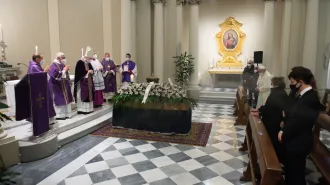 Papa Francesco ai funerali del suo medico personale 