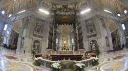 Una veduta generale della Basilica di San Pietro pronta per la Messa di Pasqua / Vatican Media / ACI Group