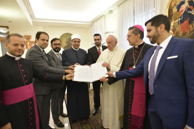 L'incontro di Papa Francesco con il Comitato di Abu Dhabi | Holy See Press Office 