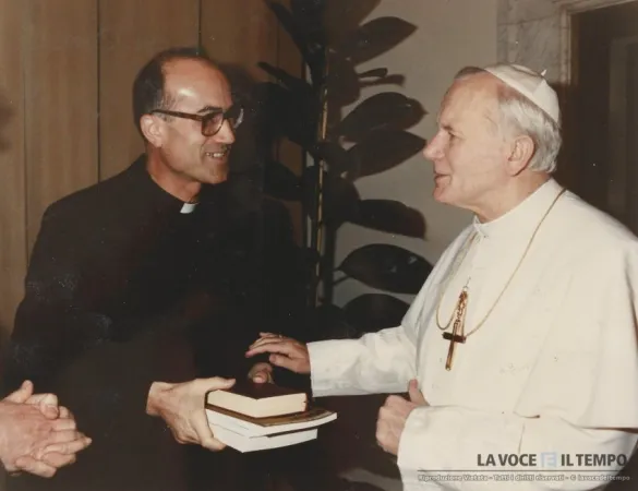 Monsignor Bertone e Giovanni Paolo II |  | immagini.servizivocetempo.it