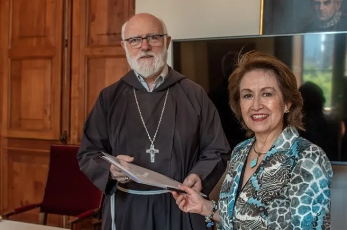 Mons. Celestino Aos Braco, OFM Cap., Arcivescovo di Santiago del Cile |  | Camila González - Iglesia de Santiago