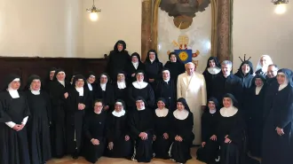 Papa Francesco visita a sorpresa le monache di clausura di Spello