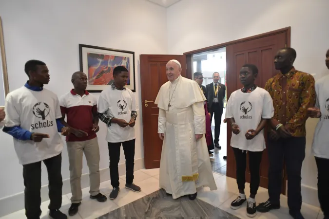 Papa Francesco in Mozambico | Papa Francesco incontra nella nunziatura di Maputo un gruppo delle Scholas Occurentes, Maputo, Mozambico, 5 settembre 2019 | Holy See Press Office 