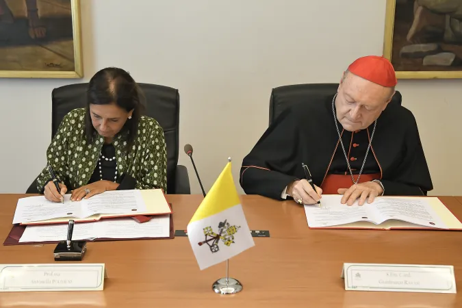 La firma dell'intesa |  | Vatican Media 
