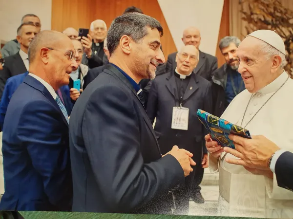 Don Raffaele Grimaldi in una udienza con Papa Francesco  |  | Ispcapp