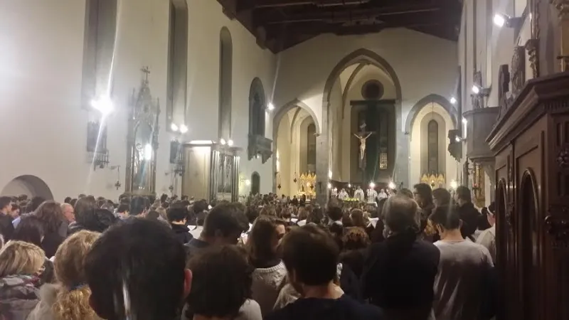 Veglia di Preghiera nella Chiesa di San Francesco a Prato | Il vescovo Agostinelli presiede la veglia di Preghiera | Andrea Gagliarducci / ACI Stampa
