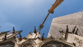 Notre Dame, tre anni dall’incendio. Macron: “La ricostruzione testimonianza di speranza”