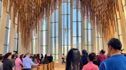 Immagini della prima Messa nella chiesa di San Francesco ad Abu Dhabi / Twitter @EmilyLJudd
