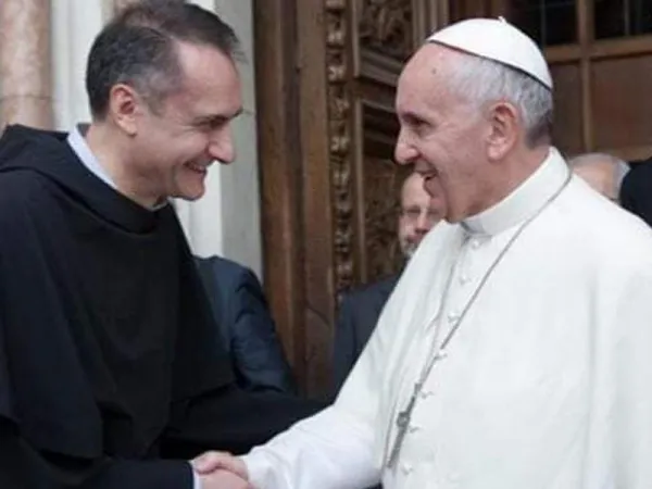 Il neo cardinale Fra Mauro Gambetti con Papa Francesco  |  | sanfrancescopatronoditalia.org