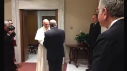 Papa Francesco riceve Raul Castro  / TW@claudiamedd