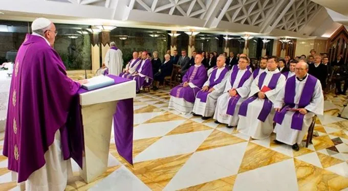 Papa Francesco a Santa Marta | Papa Francesco durante una Messa a Santa Marta  | L'Osservatore Romano / ACI Group