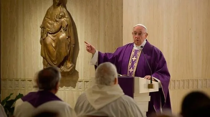 Papa Francesco a Santa Marta | Papa Francesco durante una Messa nella Domus Sanctae Marthae | L'Osservatore Romano / ACI Group
