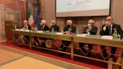 Un momento della presentazione del libro "23 Cardinali commentano il catechismo", Sala Zuccari, Senato, 16 maggio 2022 / twitter @paolabinetti