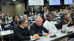 Il Cardinale Parolin con l'arcivescovo Balestrero al Global Refugee Forum a Ginevra / @terzaloggia