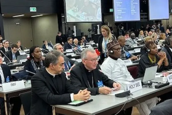 Il Cardinale Parolin con l'arcivescovo Balestrero al Global Refugee Forum a Ginevra / @terzaloggia