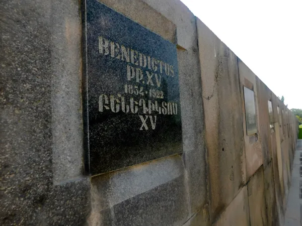 La targa di Benedetto XVI sul muro del Memoriale del Genocidio | Andrea Gagliarducci / ACI Stampa