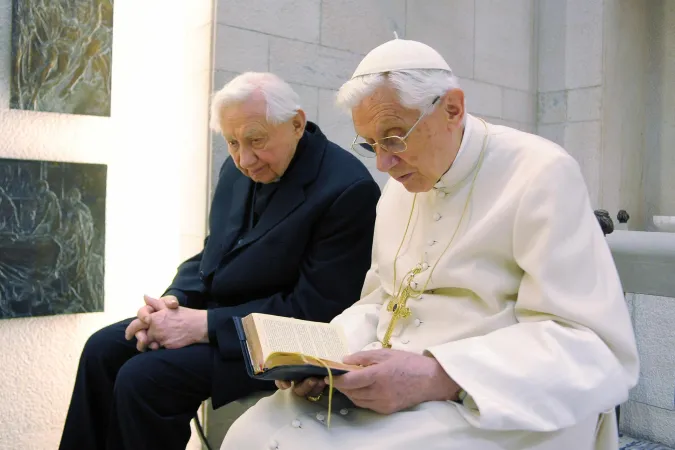 Benedetto XVI e il fratello in una foto d' Archivio  |  | Vatican Media