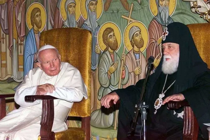 Giovanni Paolo II e il Patriarca Ilia nel 1999 |  | Sir- Siciliani 