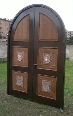 La Porta Santa nel giardino di Rustavi  | Camilliani