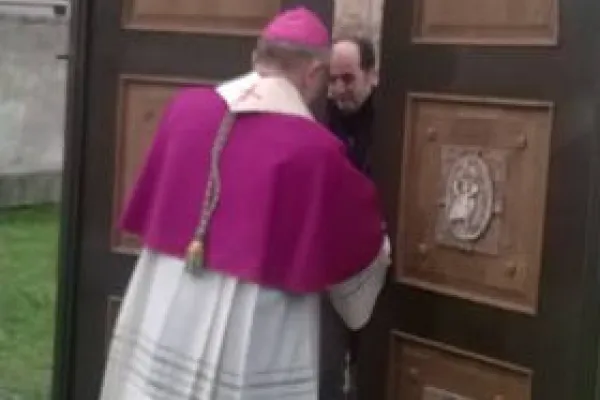 Il vescovo Pasotti apre la Porta Santa di Rustivo, Georgia, 7 dicembre 2015 / Diocesi di Rustivo