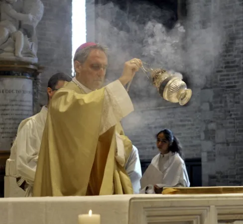 L'arcivescovo Georg Gänswein celebra la messa nel Duomo di Ancona |  | @cc