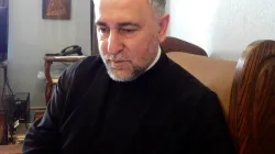 Padre Ghiorghi Sviadadze nel suo studio all'Accademia teologica del Patriarcato ortodosso / Andrea Gagliarducci / ACI Stampa