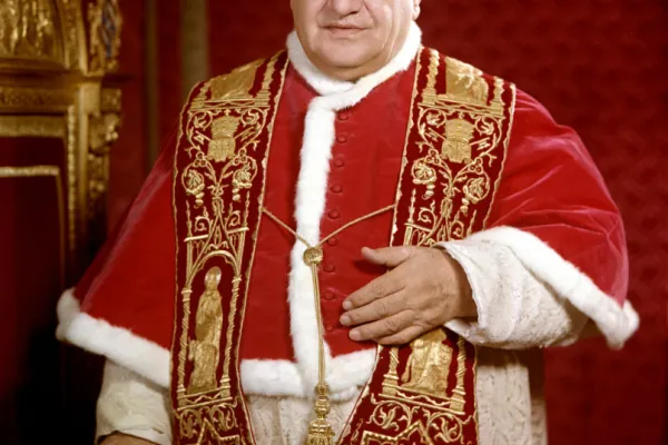Una immagine di Giovanni XXIII, con stola pontificia e mozzetta con ermellino / PD