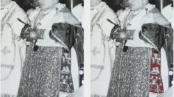 Una foto d'epoca di Giovanni XXIII. Nella foto a destra viene evidenziato il succintorio / Liturgical Arts Journal