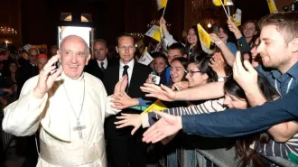 Il Papa ai giovani dell’Univ: “Uscire da se stessi è il miglior modo per seguire Cristo”