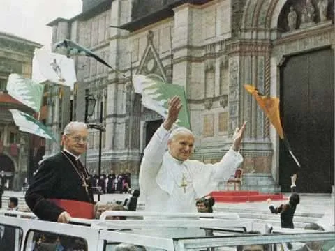 Il Cardinale Poma con Giovanni Paolo II |  | YouTube - pubblico dominio 
