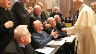 Papa Francesco ai sacerdoti anziani, memoria viva per costruire il futuro della Chiesa