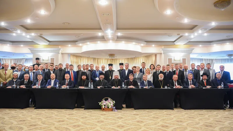 Una foto di gruppo del Consiglio Pan-Ucraino delle Chiese e delle Organizzazioni Religiose | UCCRO