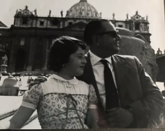 Con il mio papà in Piazza San Pietro  |  | Famiglia Imolesi